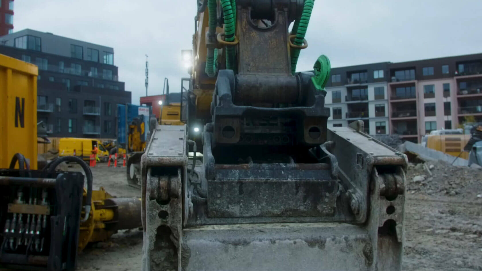 Steelwrist-Background_videosection-0-00-00-00.jpeg