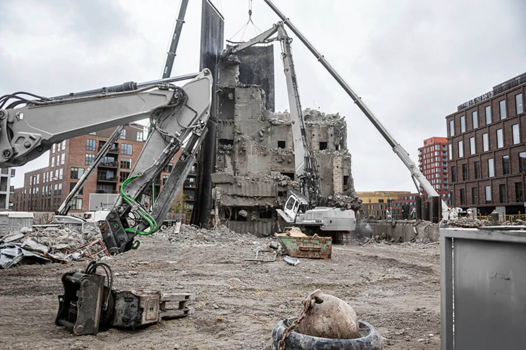 Steelwrist_Demolitionsite_900x600.jpg